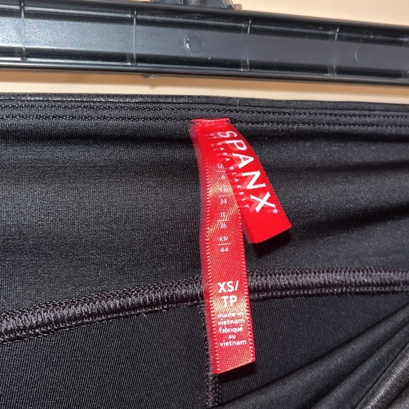 Spanx size XS / tp faux leather with white stripe leggings - Picture 5 of 11